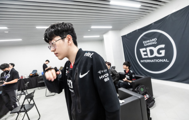 在高位逼抢 在高位逼抢